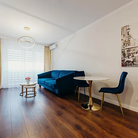 3 Bedrooms Premium Bella Blue For 8 Guests With Ac And Free Out Side Parking Apartmán