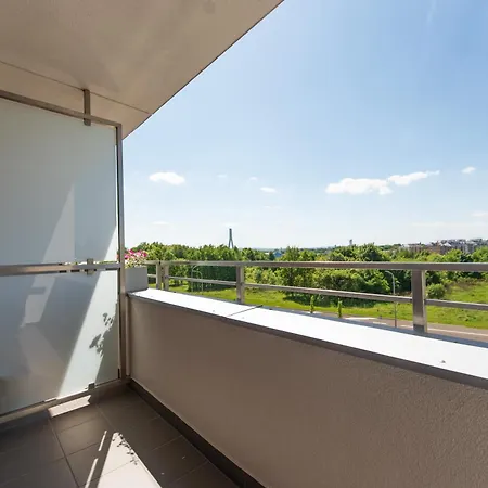 Апартаменты 3 Bedrooms Premium Bella Blue For 6 Guests With Ac And Free Out Side Parking