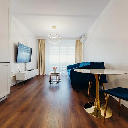 3 Bedrooms Premium Bella Blue For 8 Guests With Ac And Free Out Side Parking * Rzeszów