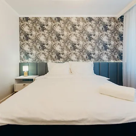 3 Bedrooms Premium Bella Blue For 8 Guests With Ac And Free Out Side Parking Apartmán