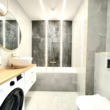 3 Bedrooms Premium Bella Blue For 8 Guests With Ac And Free Out Side Parking Apartmán