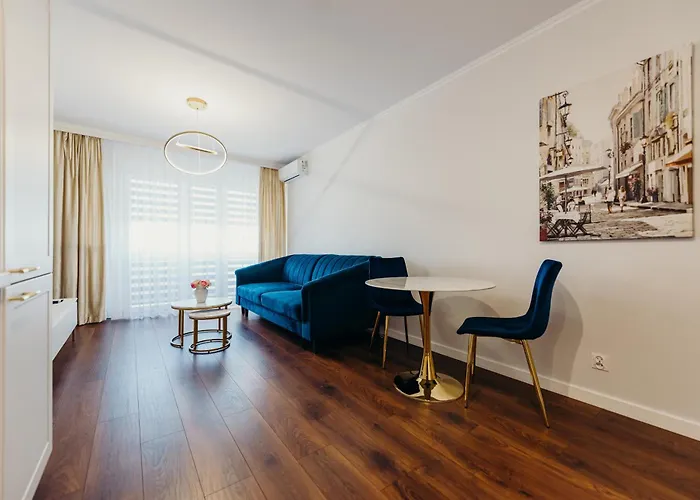 3 Bedrooms Premium Bella Blue For 6 Guests With Ac And Free Out Side Parking Lägenhet