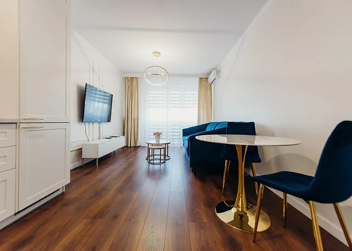 3 Bedrooms Premium Bella Blue For 6 Guests With Ac And Free Out Side Parking * Rzeszów