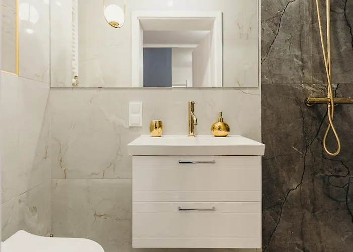 3 Bedrooms Premium Bella Blue For 6 Guests With Ac And Free Out Side Parking * Rzeszów