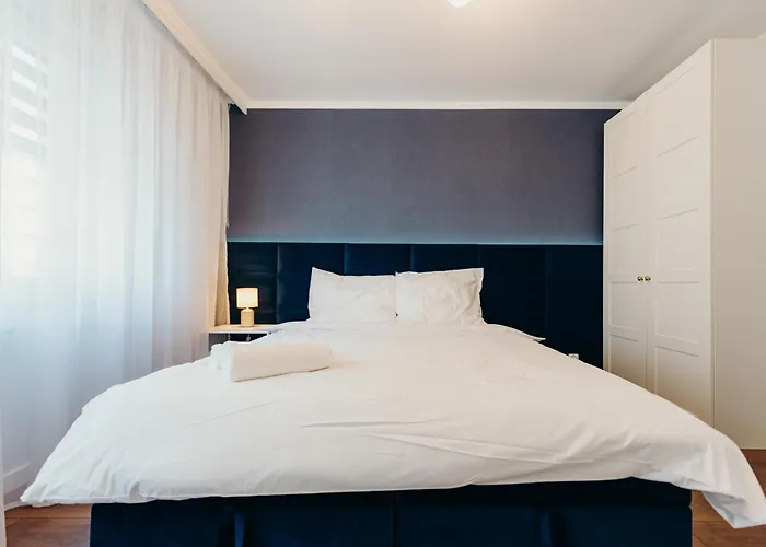 3 Bedrooms Premium Bella Blue For 6 Guests With Ac And Free Out Side Parking Lägenhet *