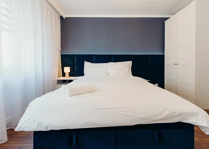 3 Bedrooms Premium Bella Blue For 6 Guests With Ac And Free Out Side Parking *