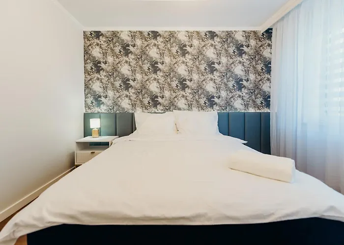 3 Bedrooms Premium Bella Blue For 6 Guests With Ac And Free Out Side Parking Apartman